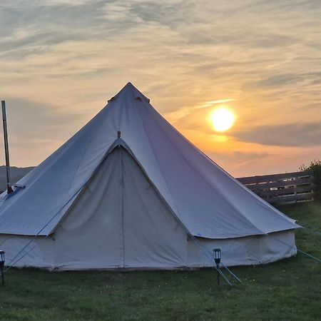 Beautiful 1-Bed Bell Tent In Holyhead Extérieur photo