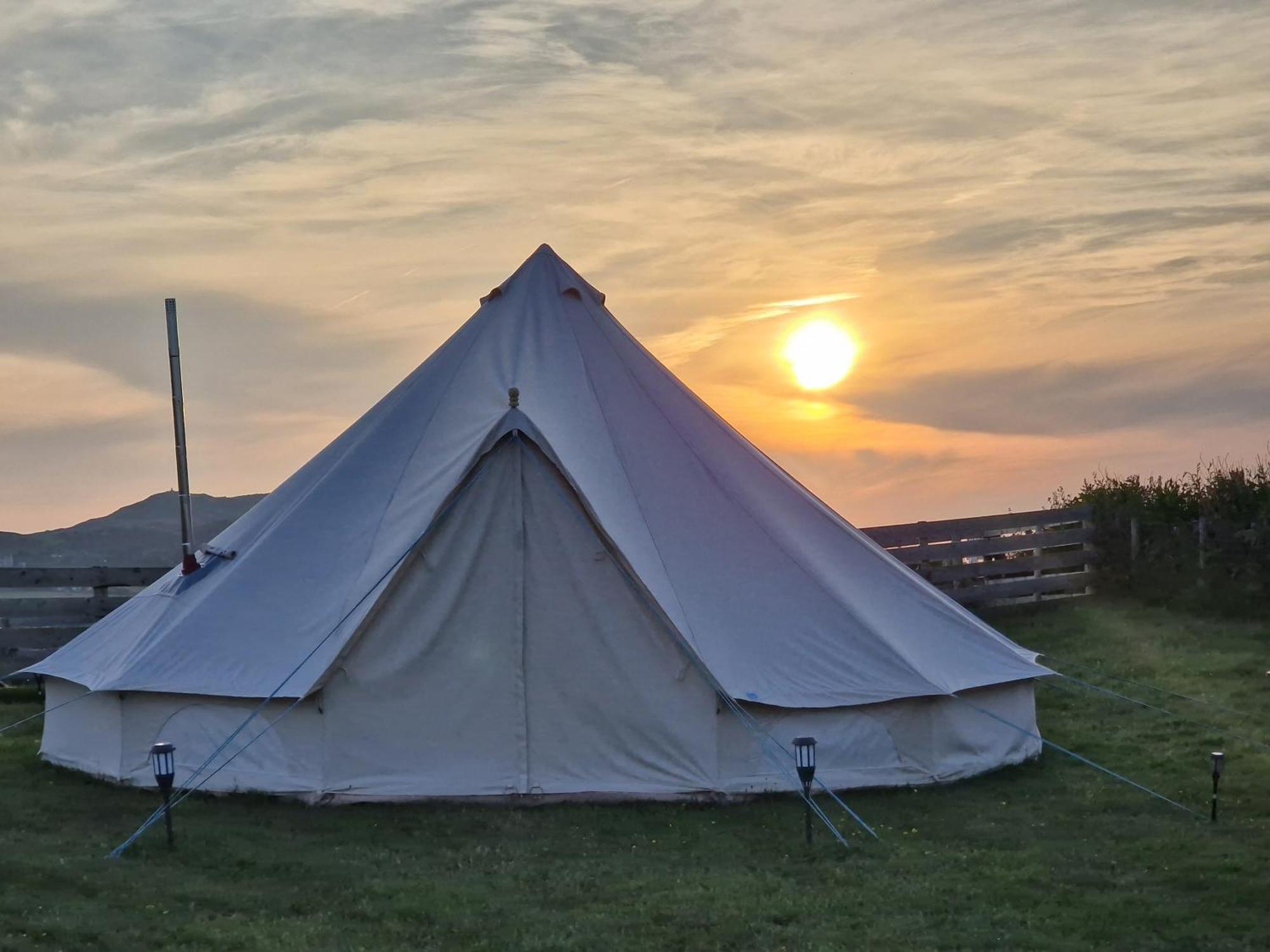 Beautiful 1-Bed Bell Tent In Holyhead Extérieur photo