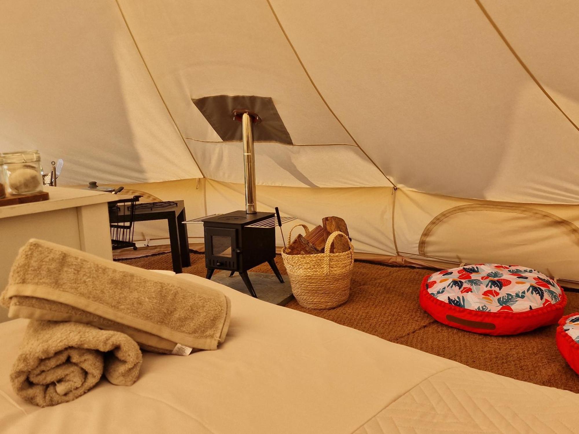 Beautiful 1-Bed Bell Tent In Holyhead Extérieur photo